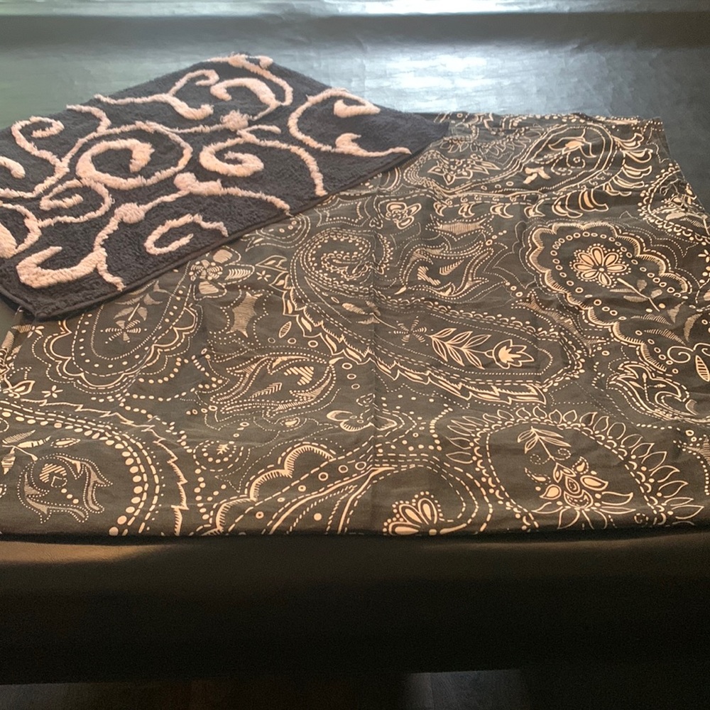 Martha Stewart Home black and white shower curtain with black & white rug.